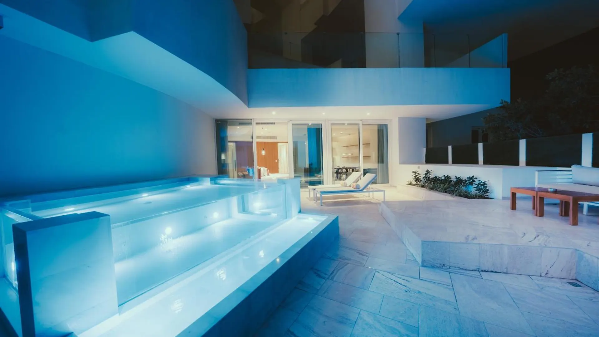 Five Jumeirah Village Dubaj Zjednoczone Emiraty Arabskie