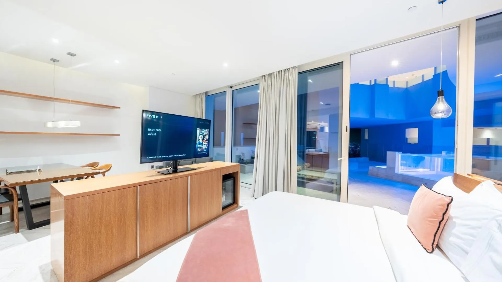 Five Jumeirah Village Dubaj Zjednoczone Emiraty Arabskie