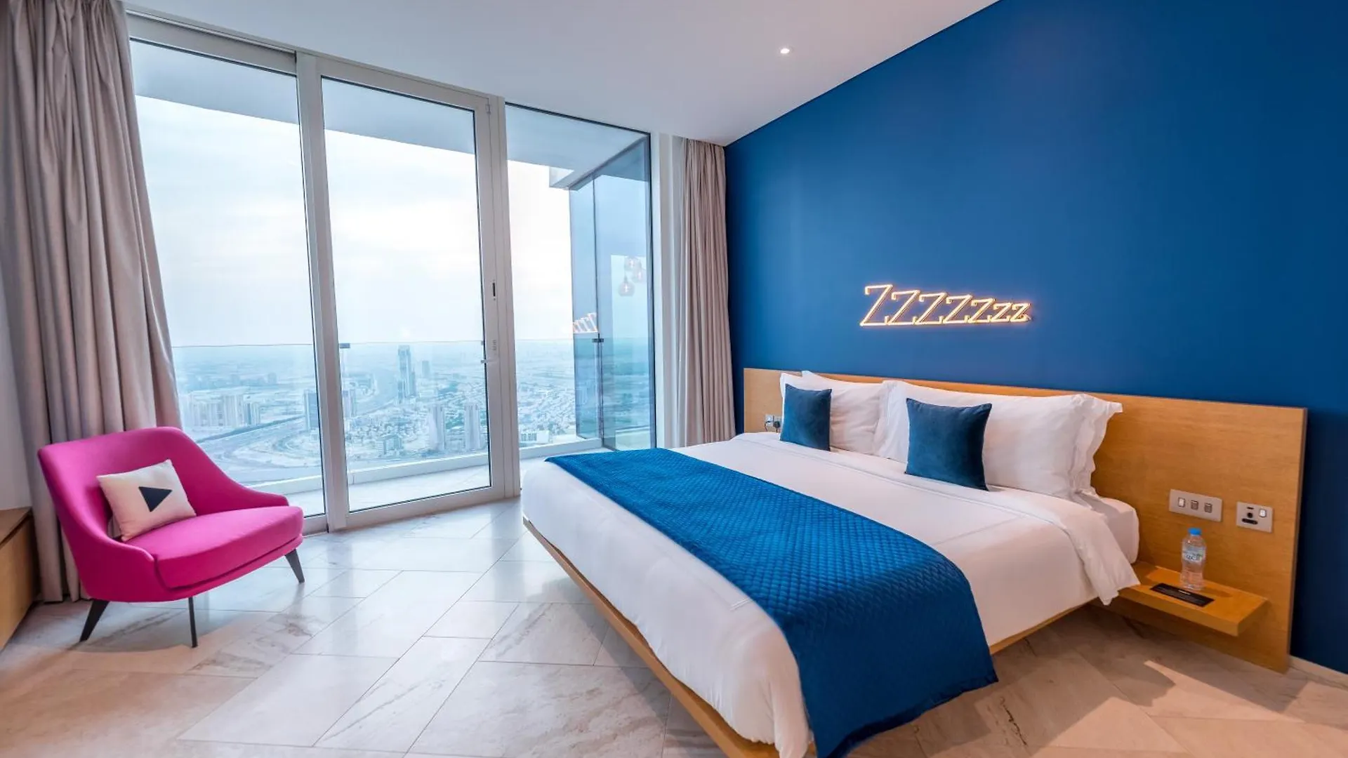 Five Jumeirah Village Dubaj Hotel