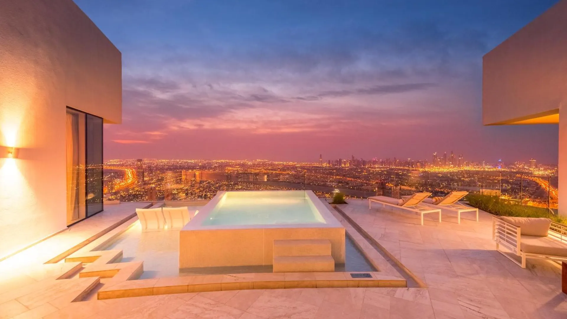 Five Jumeirah Village Dubaj